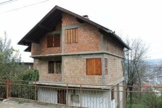 Prodajem kucu i zemlju u Sarajevu