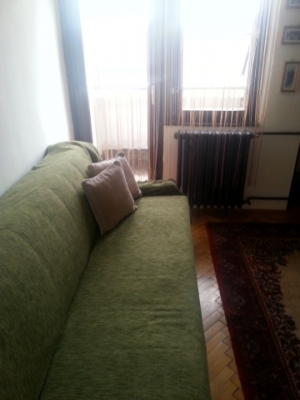 Izdajem dvosoban stan u širem centru Kragujevca