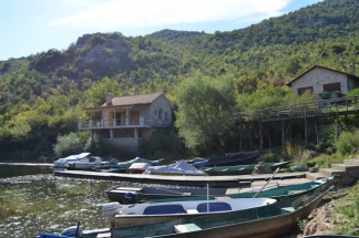 Karuč,  Skadarko jezero, 15 km od Podgorice