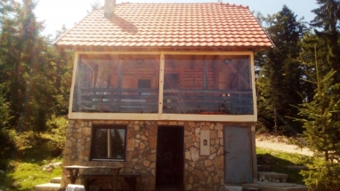 A new house- wooden cottage in the most beautiful part of the mountain Tara
