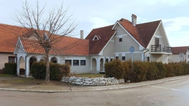 Uknjižena kuća na prodaju