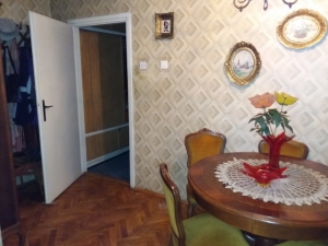 VLASNIK 1/1 prodaje  lep 2. 5 stan 71 m2 na 2. spratu u Bloku 37, Novi Beograd