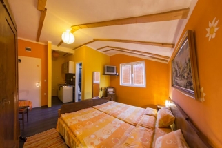Green house - Orange apartman