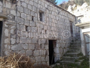 KRILO JESENICE - dvije kamene ruševne kuće
