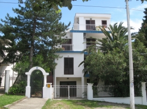 Zu verkaufen Villa Gajić-acht Apartments und Studios