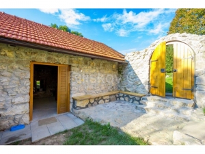 Ogulin, Plaški, Janja Gora, samostojeća kuća s prekrasnim pogledom