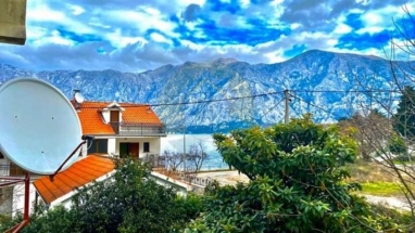Spacious family house for sale in Stoliv, Kotor - Montenegro. Quiet location, airport vicinity. 