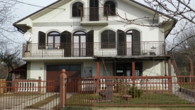 Kuća na prodaju ili izdavanje u Jajincima (Beograd) 