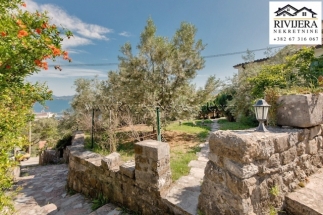 Landed estate with ruins and sea view in Bijela Boka bay