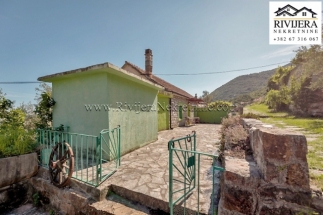 Prodaja imanje sa kamenom kućom pogled na more Bijela Boka-Kotorska