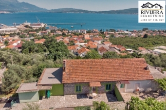 Prodaja imanje sa kamenom kućom pogled na more Bijela Boka-Kotorska