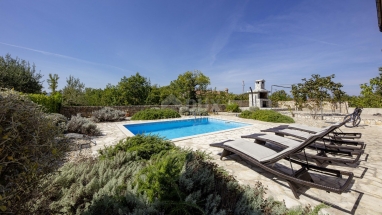 ISLAND OF KRK, LINARDIĆI - House with pool and sea view