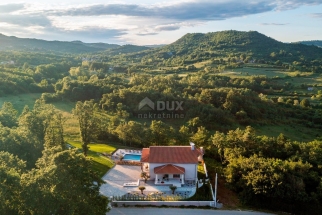 ISTRA, LABIN, PIĆAN - Luksuzna vila s pogledom ispred zelene zone, velika okućnica - Rijetkost na tr
