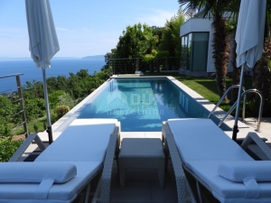 LOVRAN - Luxusvilla mit wunderschönem Meerblick, Pool und Garten von 500m2