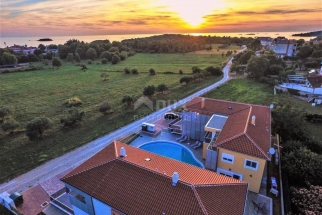 ISTRIA, POREČ - Complex with 9 apartments and swimming pool 300m from the sea