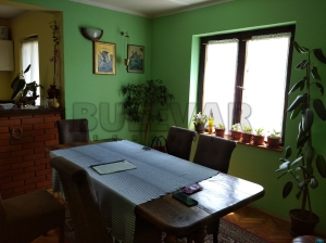 Porodična kuća u Durlanu, 301m2, plac 4, 5 ari
