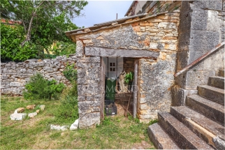 Poreč okolica, Istarska kamena kuća u nizu