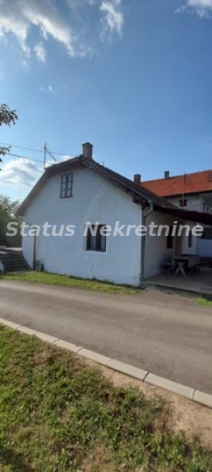 Sremska Kamenica- Starija kuća u blizini Rumskog puta 435 m2-065/385 8880