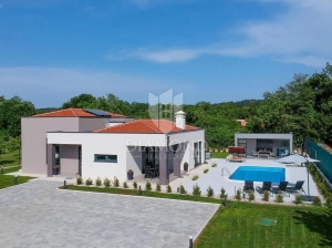 Labin, Modern Holiday Villa with heated pool