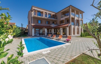 ISTRIA, MEDULIN Apartment house in Banjole - sea view