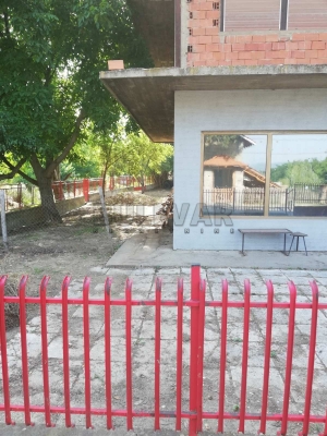 Kuća sa lokalima u Grejaču kod Aleksinca, 126 m2, na 11 ari placa