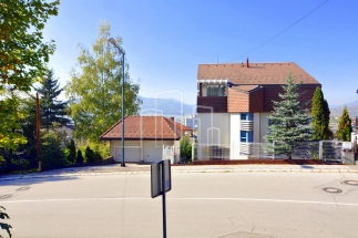 Duplek kuća sa po tri etaže i garažama prodaja Breka Centar