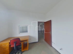 House on 3 floors with several business premises in Vraca