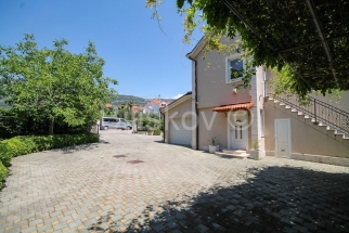 Luksuzna obiteljska villa u Kaštel Lukšiću