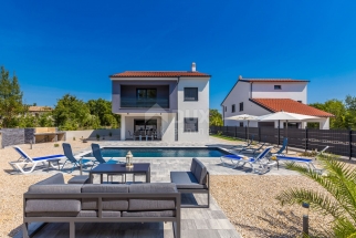 ISLAND OF KRK - Luxury house with pool in the center of the island