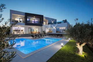 Beeindruckende Villa mit modernem Design