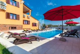 Pula, spacious villa with pool and jacuzzi