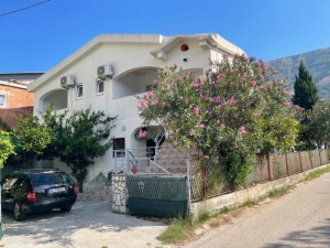 House with 9 apartments Sutomore