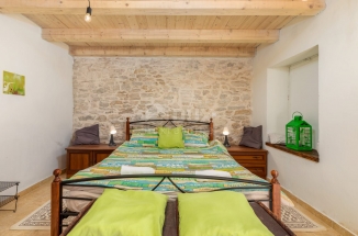ISTRIA, FILIPANA Nice stone house with great potential!