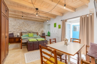 ISTRIA, FILIPANA Nice stone house with great potential!