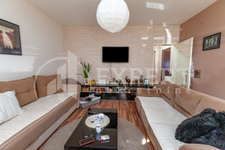 Izvanredan trosoban stan u kući u Apelovcu, 100 m2