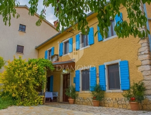 Pula, surroundings, beautiful holiday house in the center of a small town