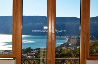 Seaviev luxury apartment with Living / dining room + 2 (3) bedrooms + 2 WC + 3 terraces + hallway + 