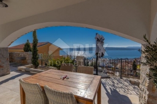 CRIKVENICA - Eskluzivna obiteljska vila s predivnim panoramskim pogledom na more