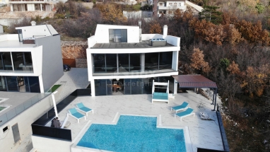 CRIKVENICA - Impressive modern villa with pool