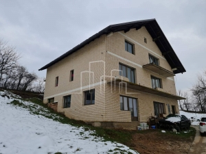 Kuća sa tri etaže Istočno Sarajevo 507m2 prodaja