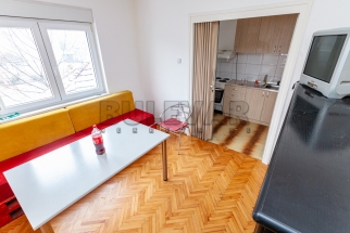 Na prodaju dva stana u kući, Branko Bjegović, 306m2, plac 353m2