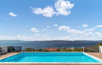 CRIKVENICA - House with several apartments and sea view