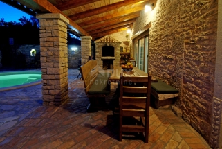 ISTRIA, BARBAN - Rustic villa in a quiet location