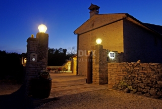 ISTRIA, BARBAN - Rustic villa in a quiet location