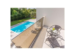 Porec, beautiful villa with pool 300 m from the sea
