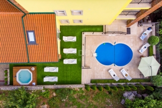 OPATIJA, BREGI - Vila novogradnja u mediteranskom stilu s dvije stambene jedinice, bazenom, gostinjs