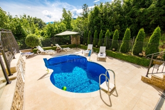 OPATIJA, BREGI - Vila novogradnja u mediteranskom stilu s dvije stambene jedinice, bazenom, gostinjs