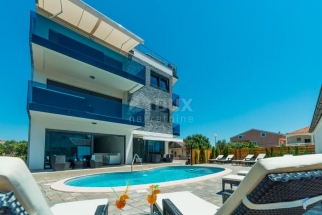 INSEL VIR - Luxusvilla im Zentrum von Vir mit Swimmingpool und Dachterrasse