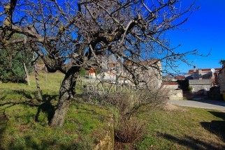 St. Katharina, Umgebung, Haus mit Grundstück in einem kleinen, ruhigen Dorf