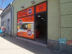Shop with a shop window, Levač